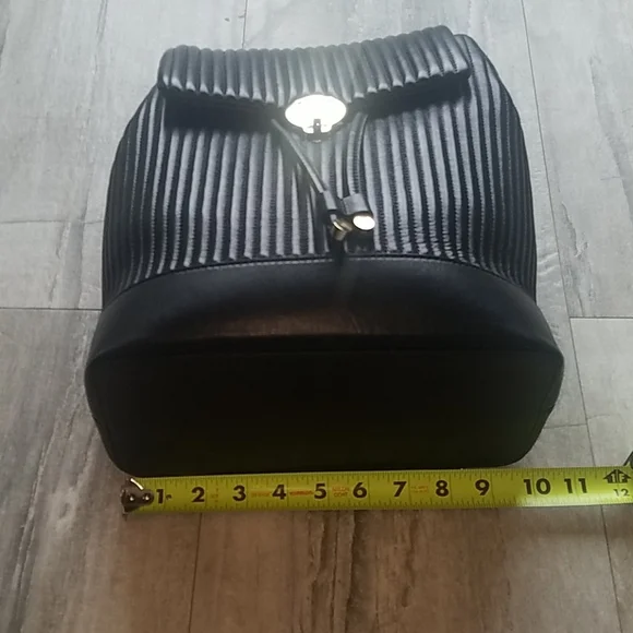 Henri bendel backpack - Picture 9 of 16